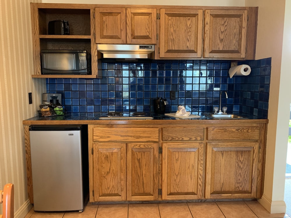 Coachman Inn Suites 11/64