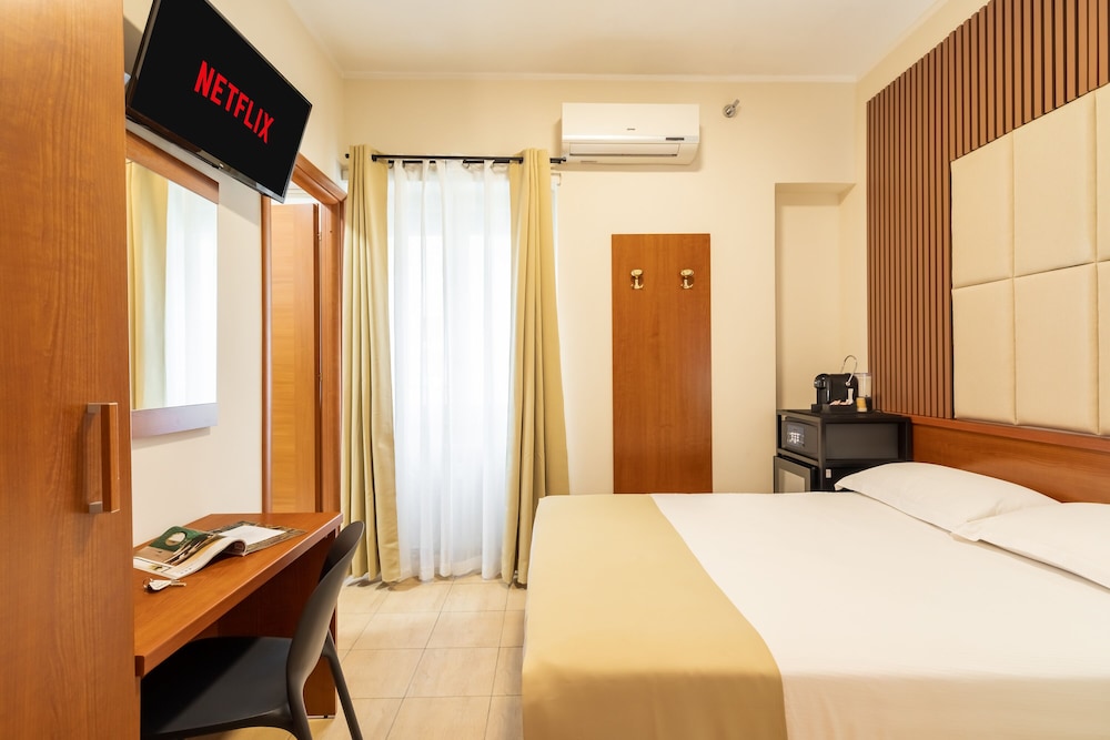 ROOM, SINGLE