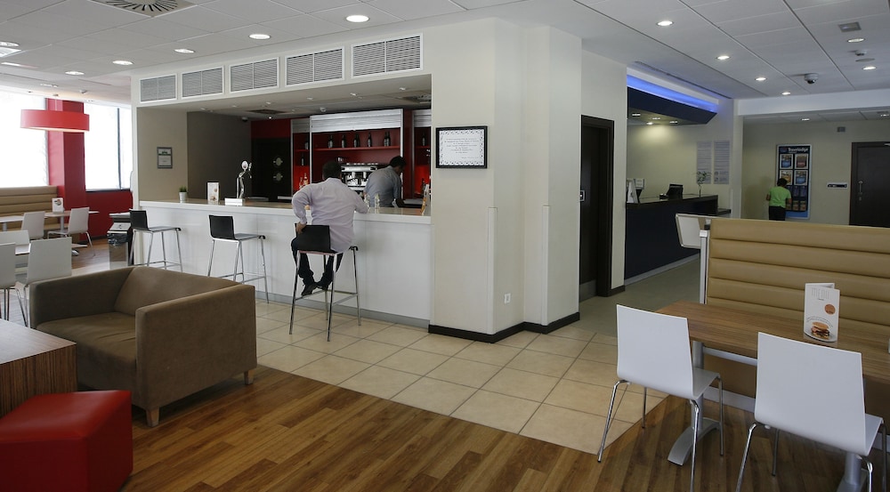 Travelodge Valencia Aeropuerto Hotel 36/48