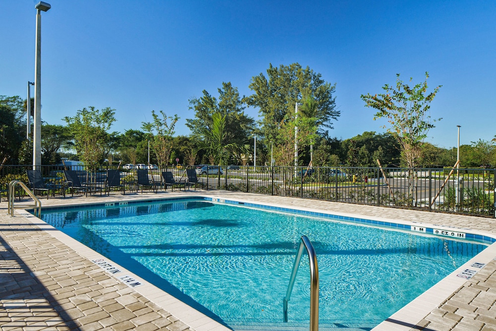 Fairfield by Marriott Inn & Suites Deerfield Beach Boca Raton 30/48