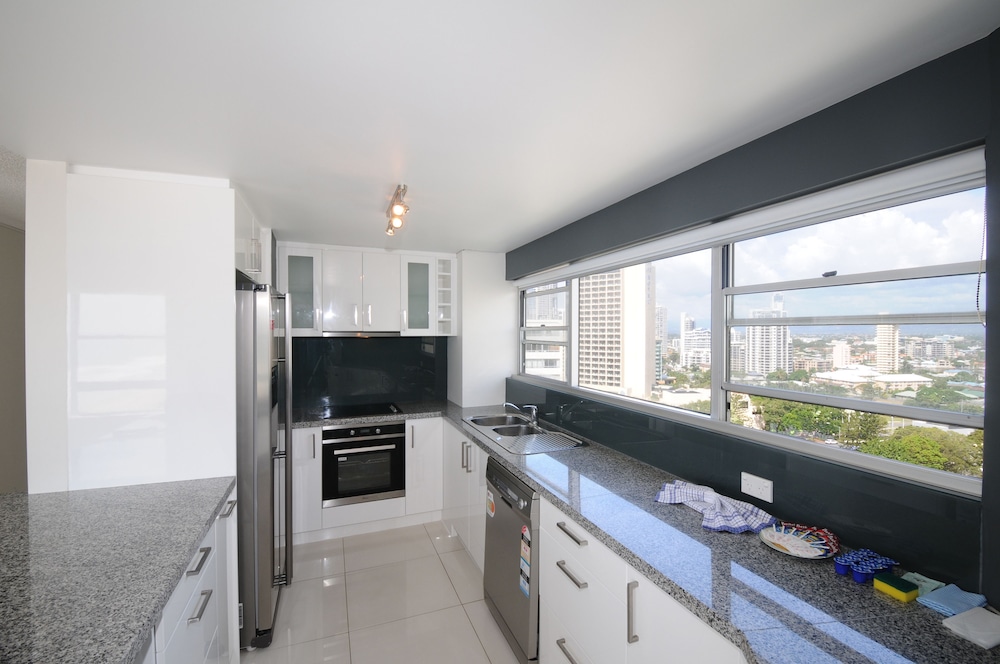 Pacific Plaza Apartments 66/75