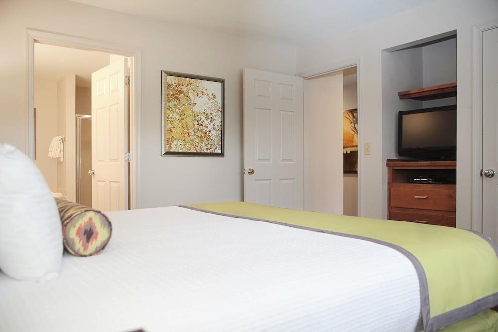 2 BEDROOMS, SUPERIOR, APARTMENT, GARDEN VIEW, KITCHENETTE