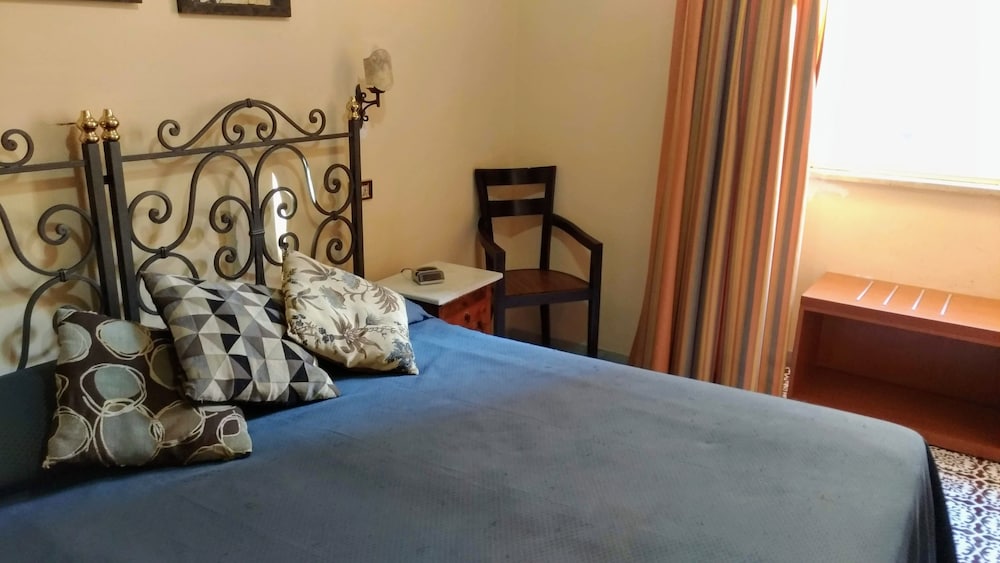 Nicolas Inn 31/50