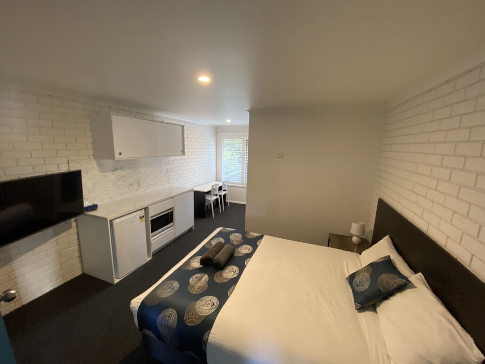 SOUTHERN OCEAN MOTOR INN 35/67