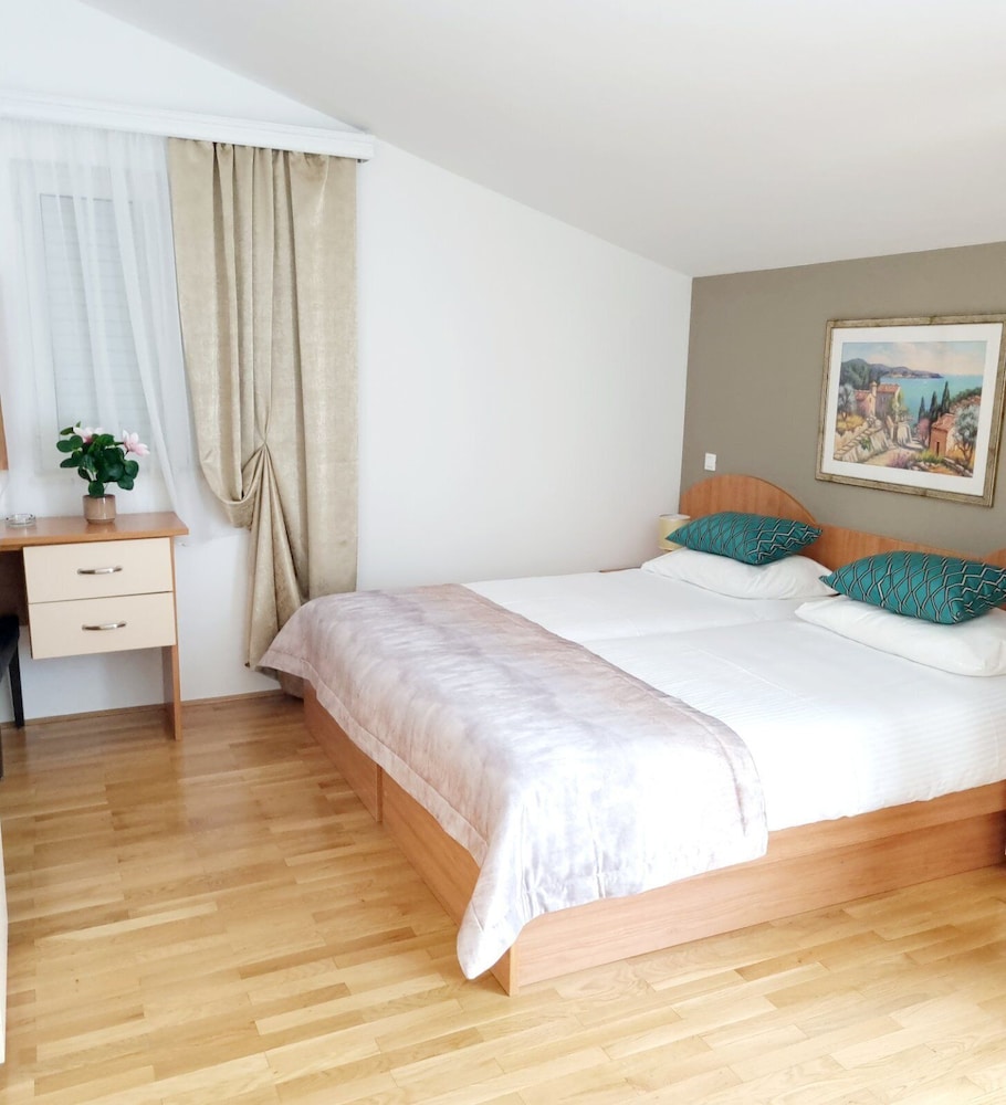 ROOM, TWIN BEDS, SEA VIEW, BALCONY