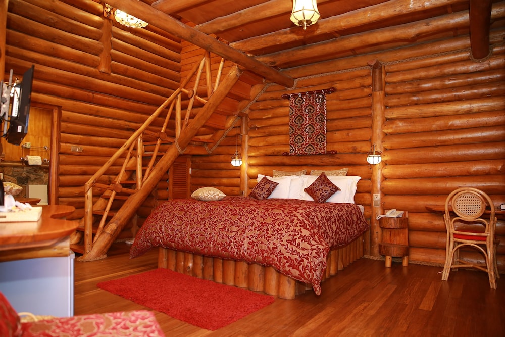 Queenswood Cottage 8/38