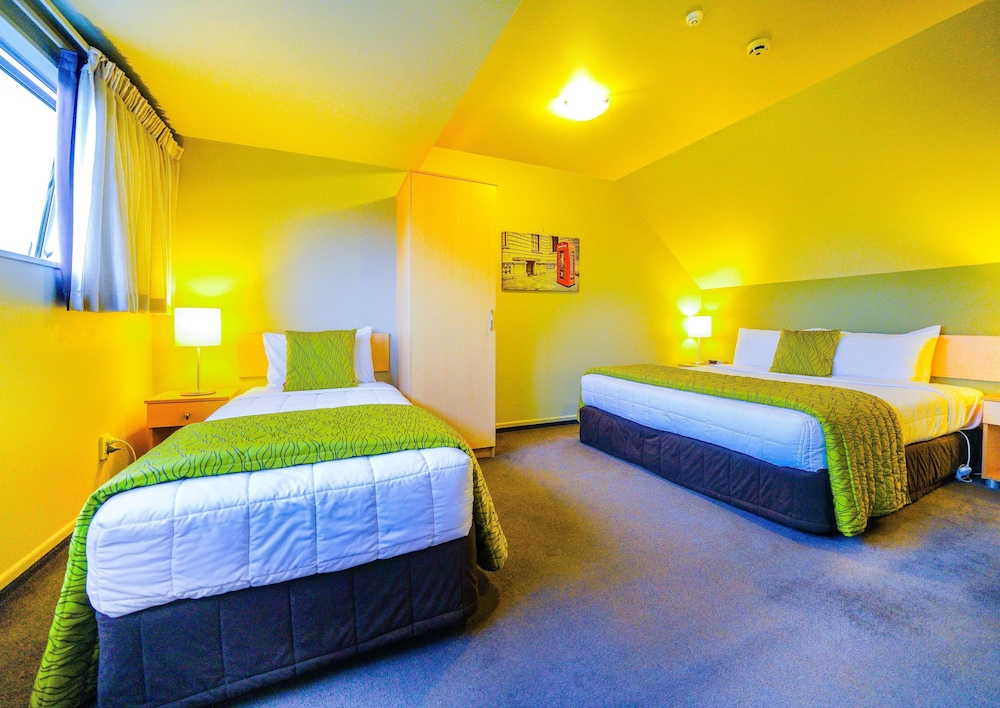 Centrepoint On Colombo Motel 18/40