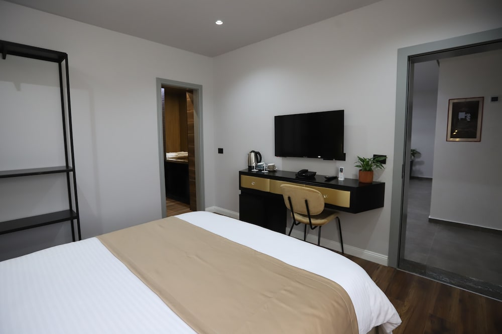 Imperator Hotel 30/62