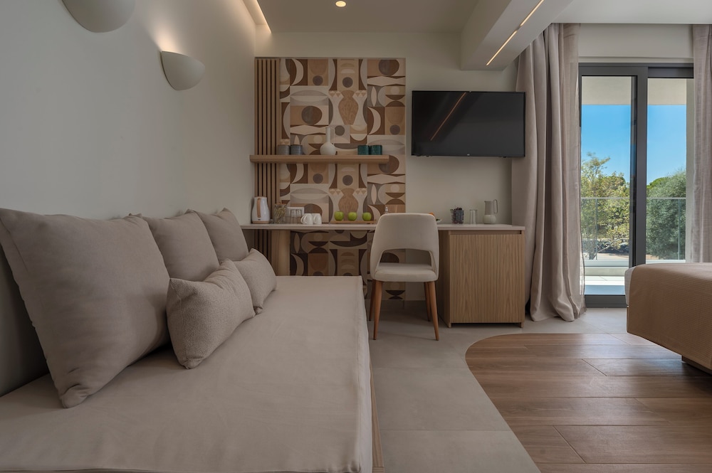 Sandy Seaside Suites 47/66