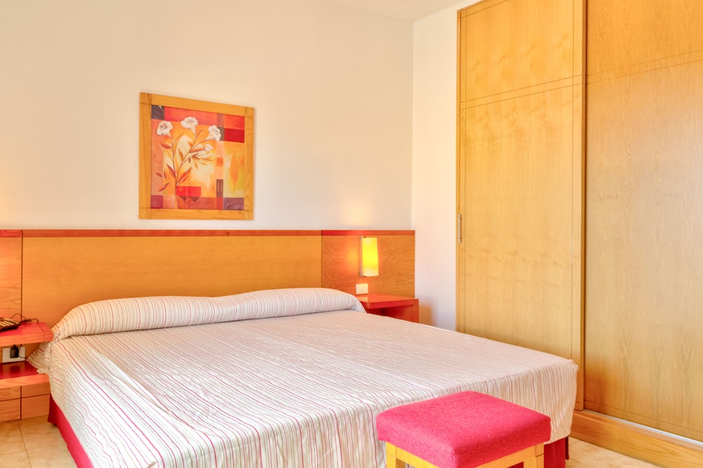 ROOM, SINGLE, SINGLE BED