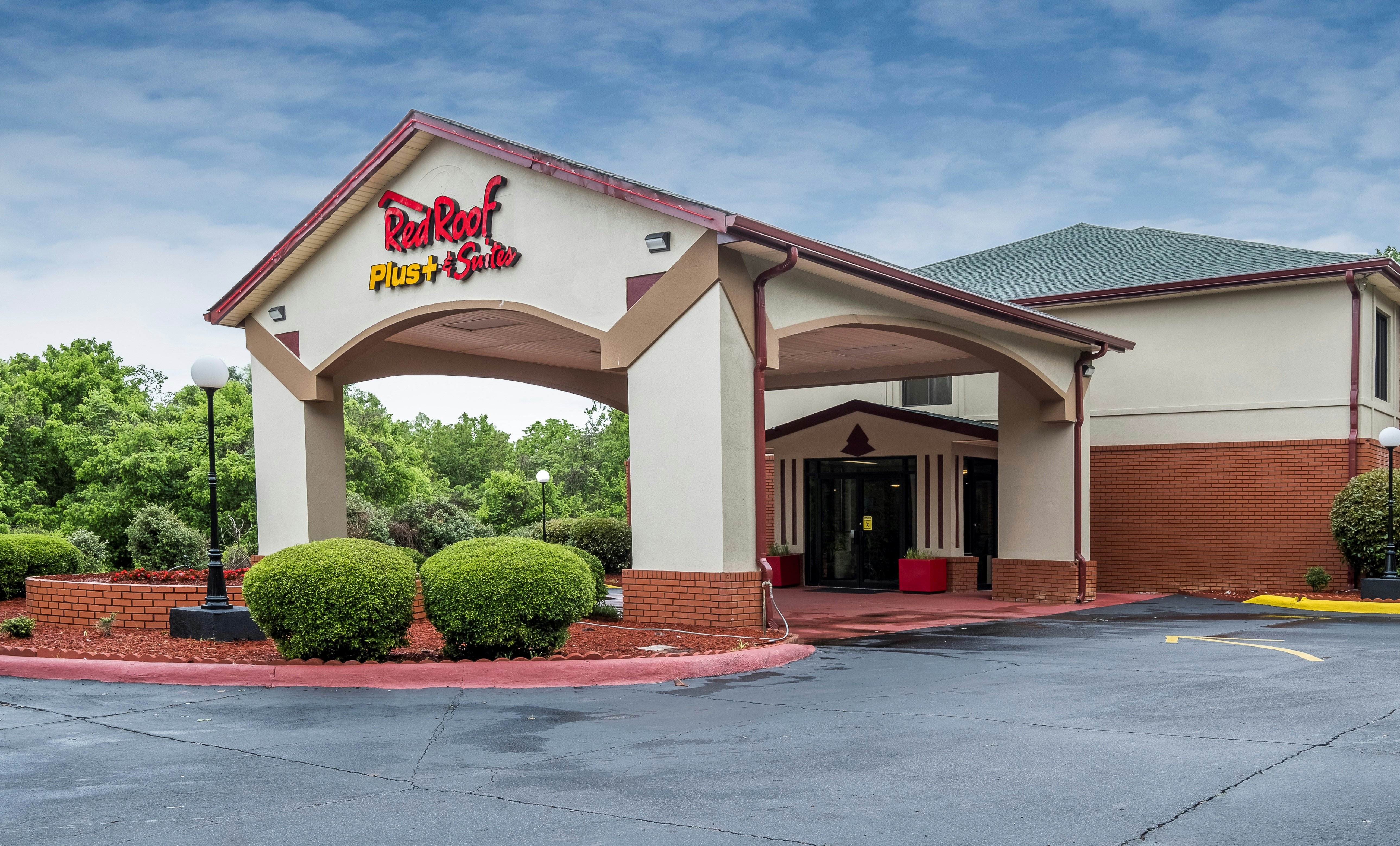 Red Roof Plus Suites Opelika 18/18