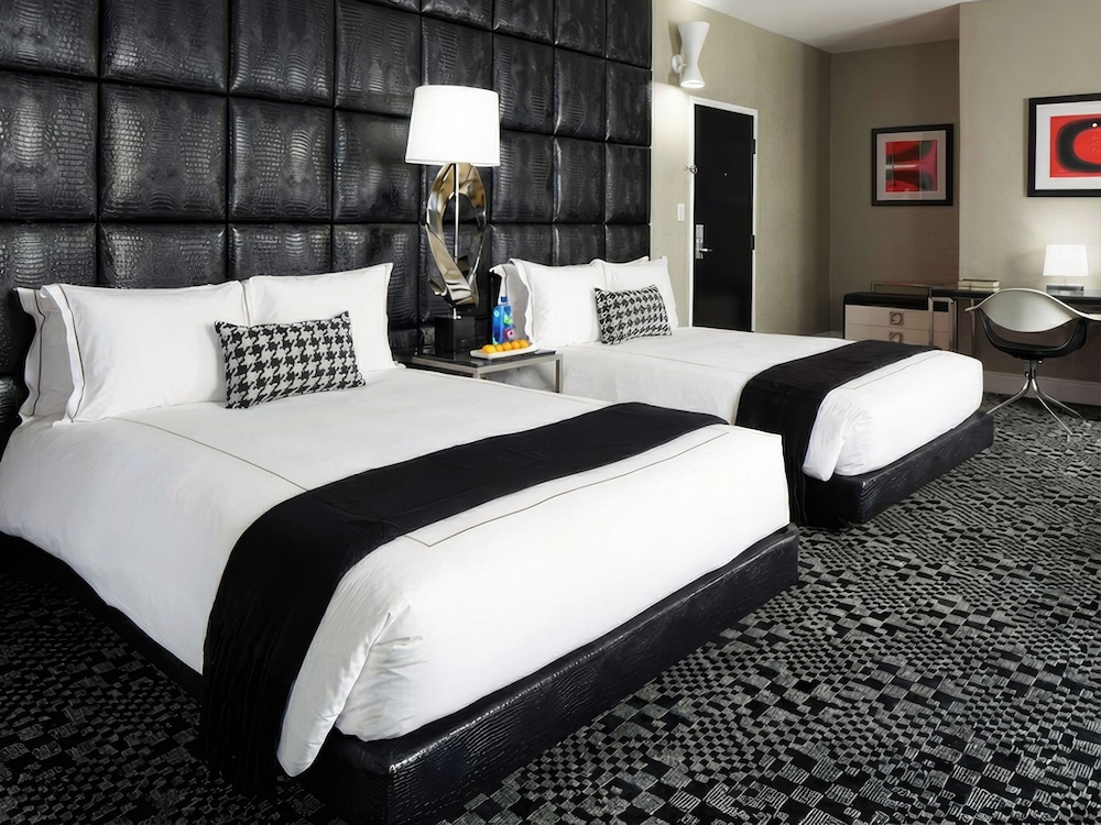 STANDARD, QUADRUPLE, 2 QUEEN BEDS