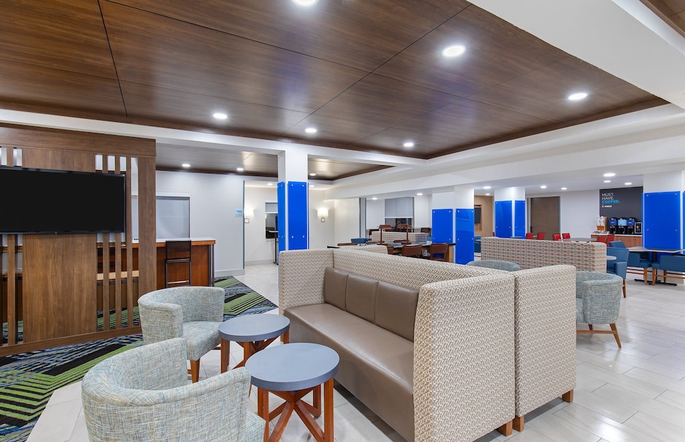 Holiday Inn Express & Suites Birmingham - Inverness 280, an IHG Hotel 52/74