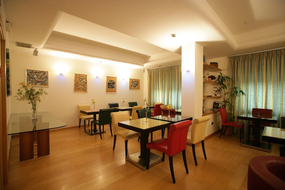 Hotel Piazza Marconi 30/35