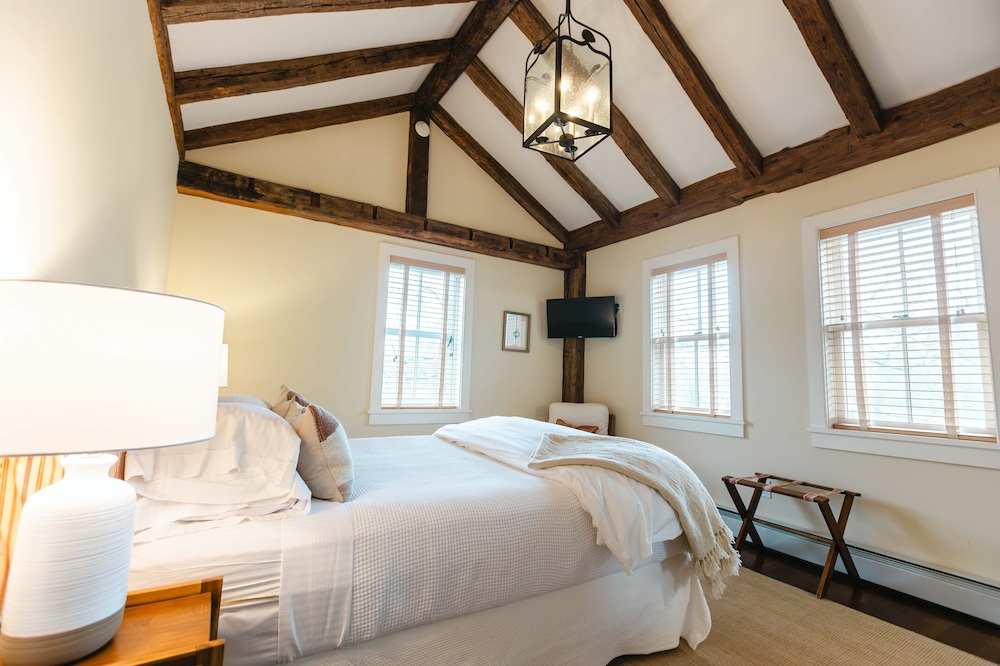 Hill Farm Inn 11/50