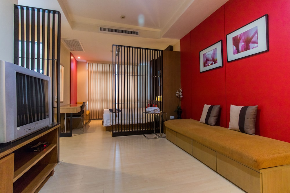 Silom Convent Garden 48/68