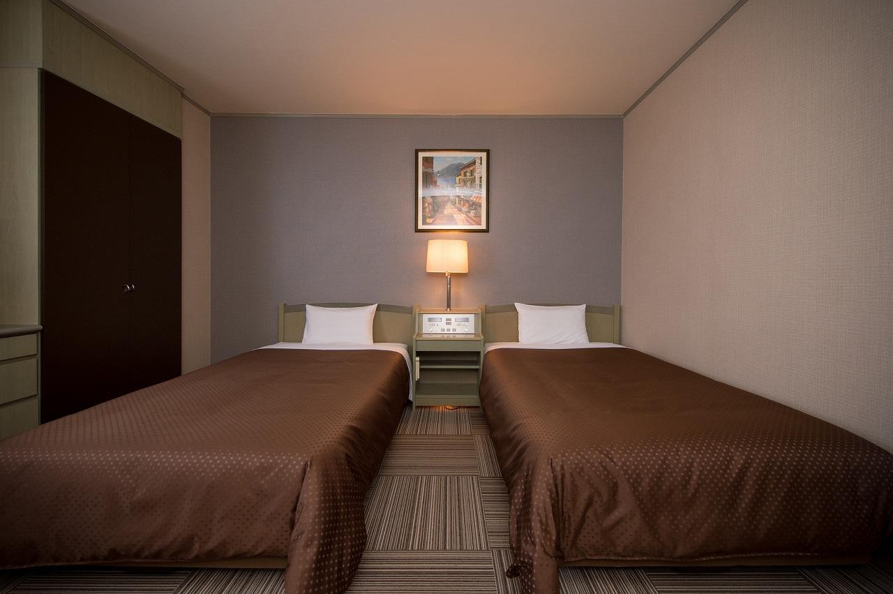 Standard, Twin Beds
