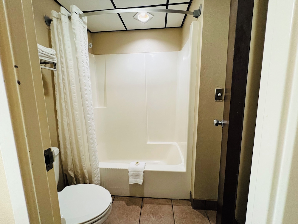 Hometown Inn Suites 49/50