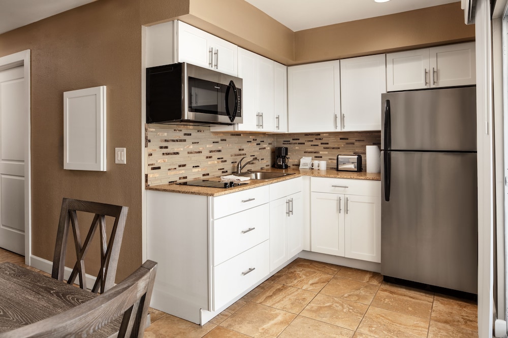 Waterside Suites And Marina 33/43