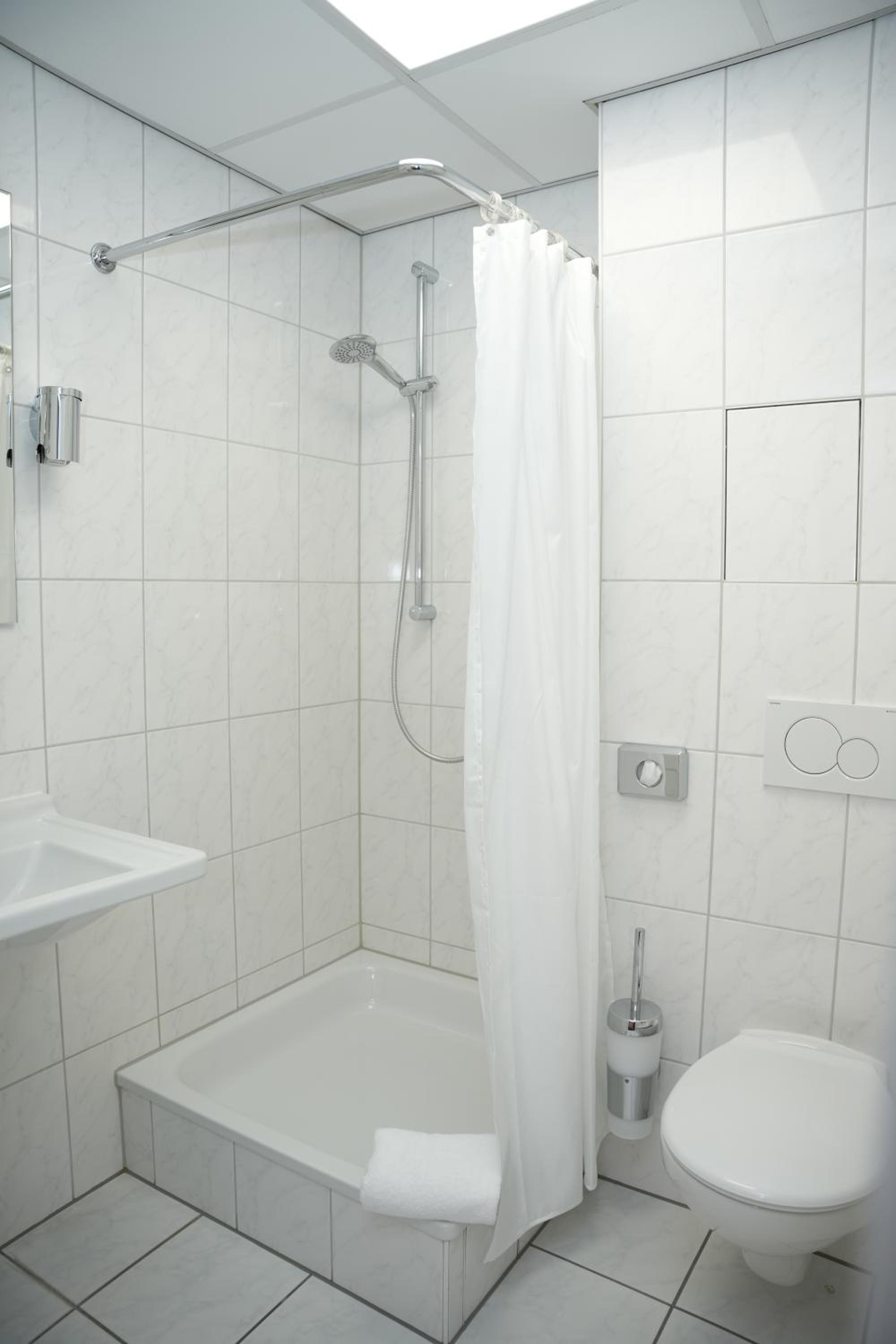 غرفة بسريرين منفصلين، Weber Hotel Mannheim 3/7