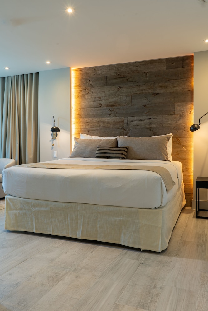 Nassau Suite Hotel 7/50