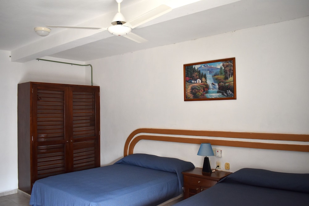 Hotel Plaza Almendros, Isla Mujeres 9/39