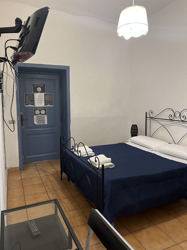 Meltin' Rome Guesthouse 25/40