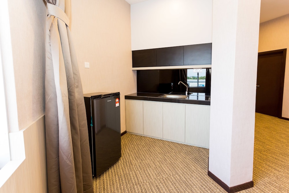 Icon Hotel 8/50