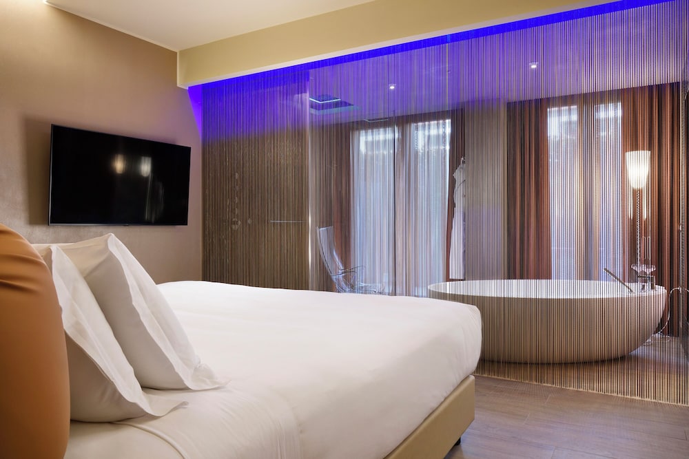 JUNIOR SUITE, JETTED TUB