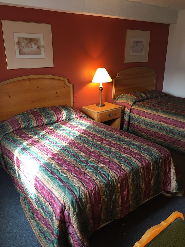 Luxury Inn &amp; Suites 9/26