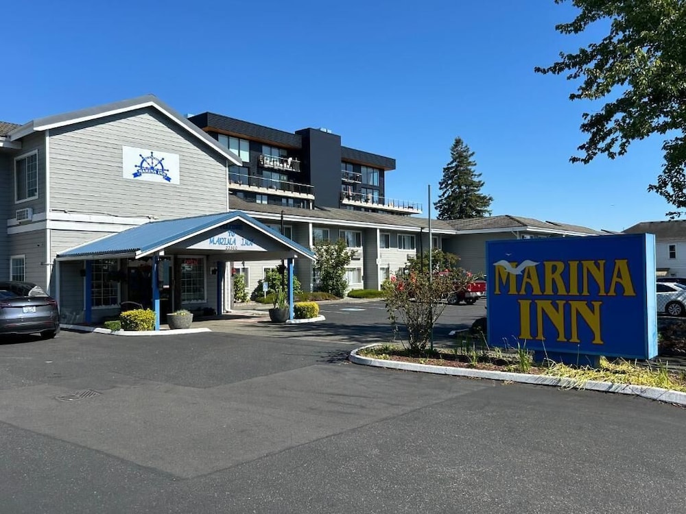 Marina Inn 35/44