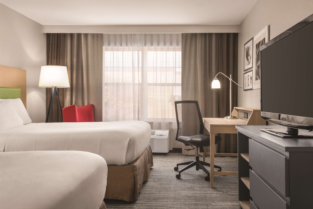 Country Inn & Suites By Radisson, Dubuque, IA 29/30
