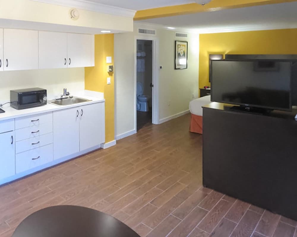 The Link Hotel on Sunrise 1/25