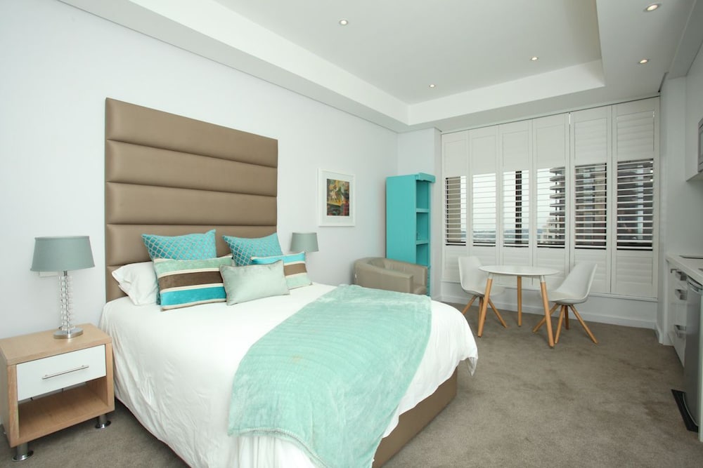 Sandton Skye Unit 702 10/50