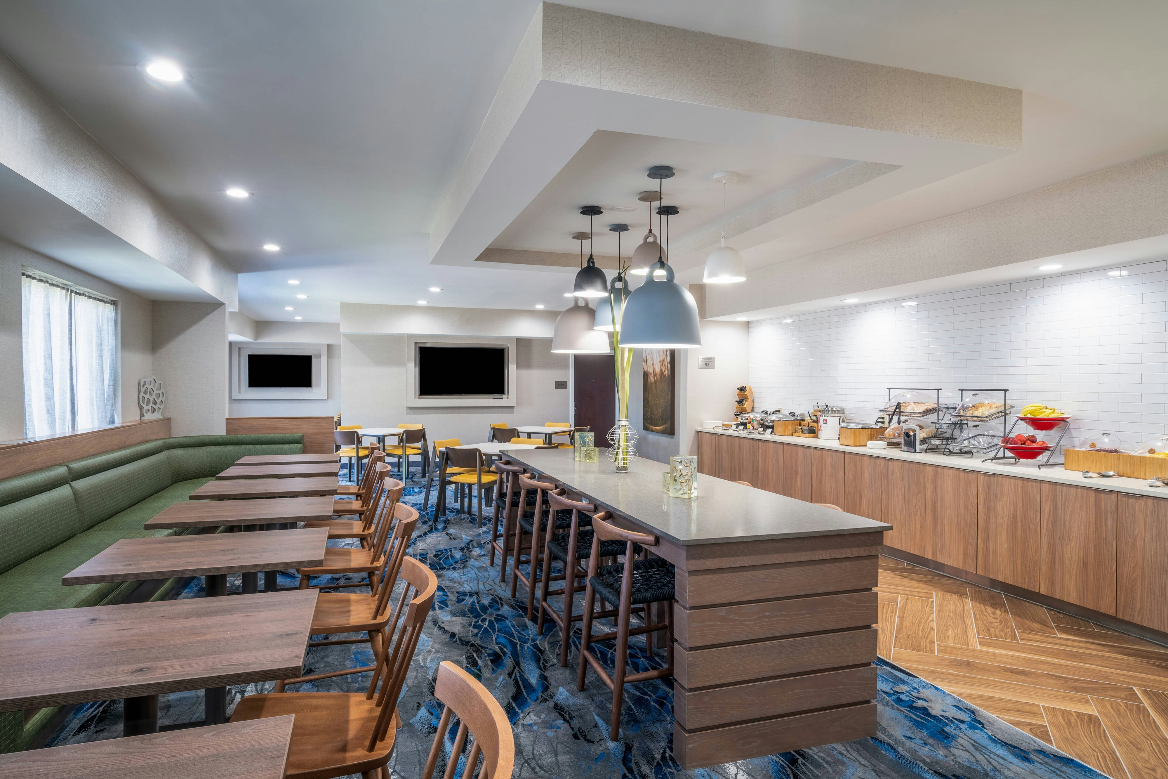 Fairfield Inn Suites Memphis I-240 Perkins 8/10