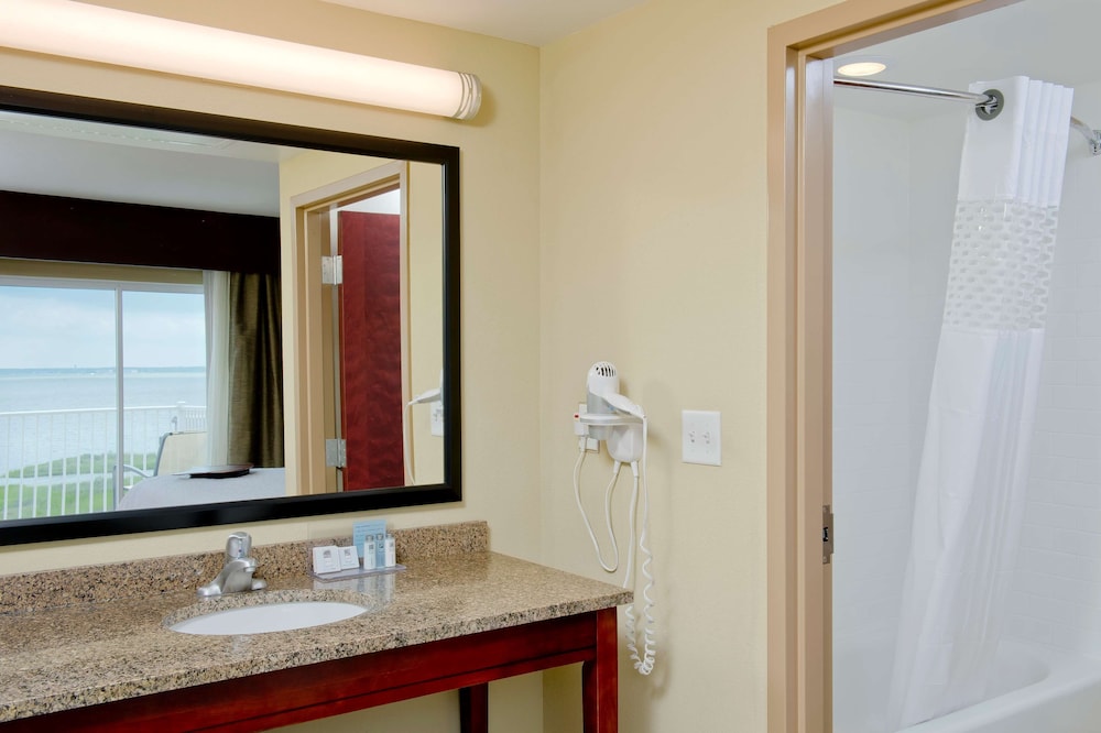 Hampton Inn And Suites Ocean City Bayfront Convention Center 16/41