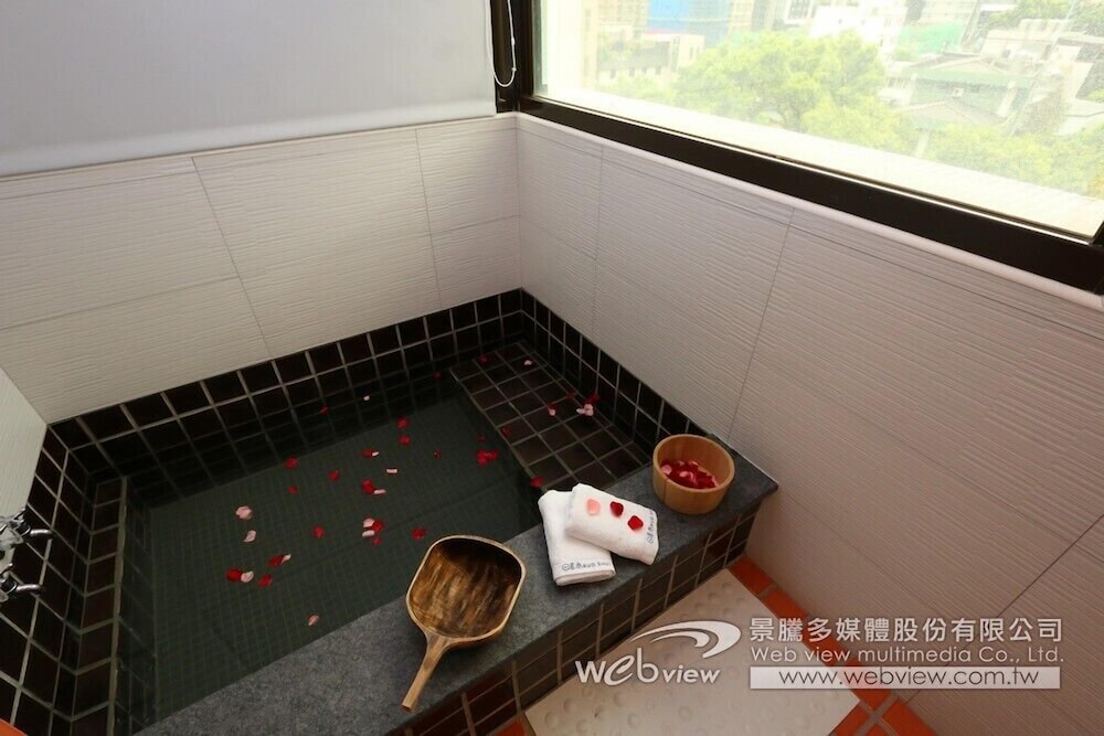 Ruo Shui Hotspring Hotel 47/62