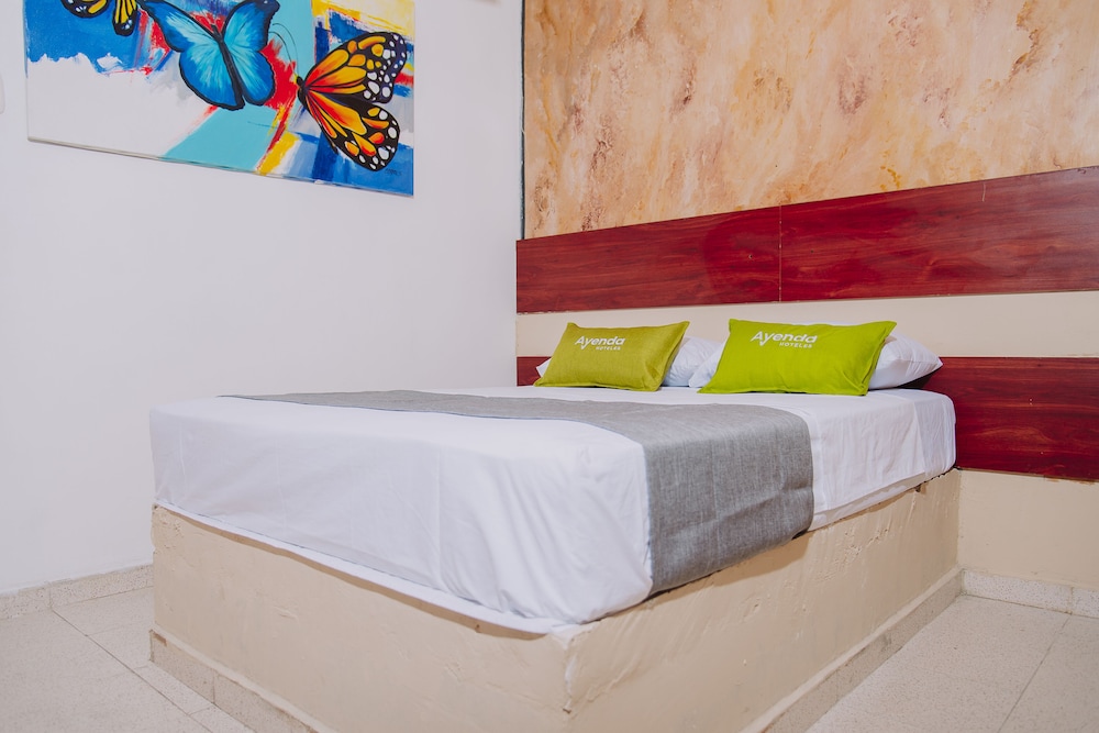 ROOM, DOUBLE BED