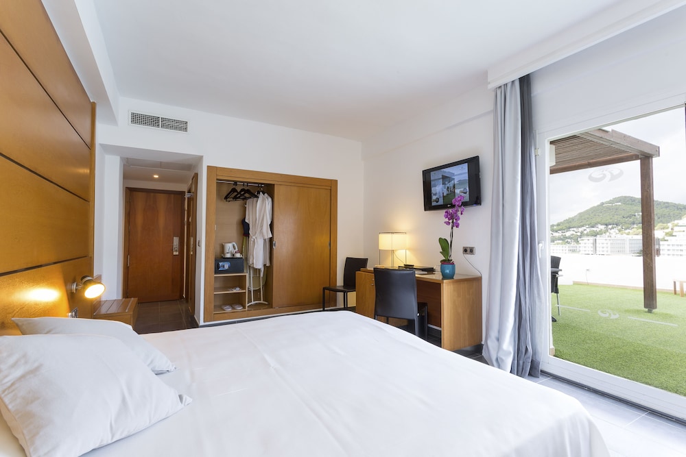 Palladium Hotel Cala Llonga - Adults Only 30/79