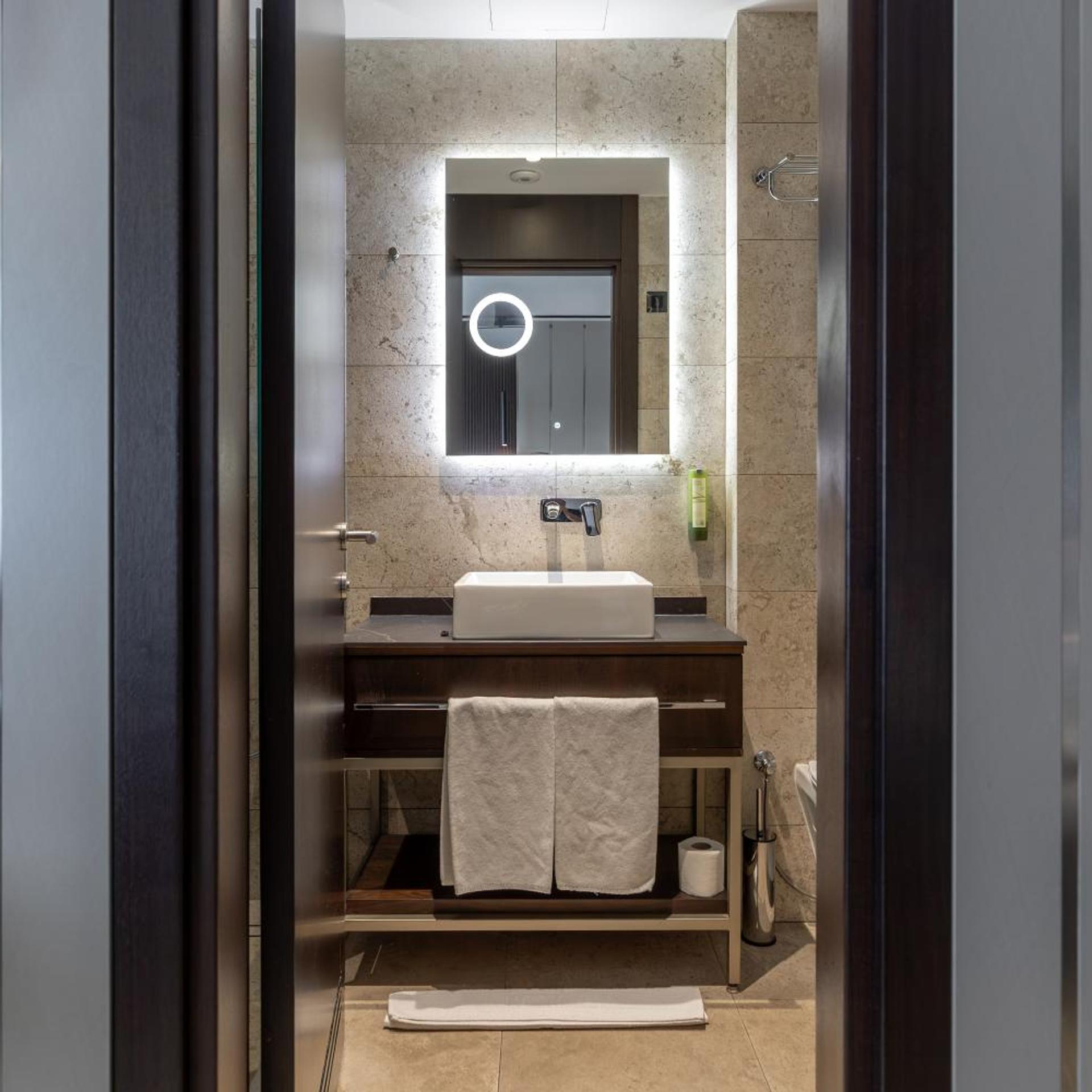 Emery Hotel Pristina 9/50