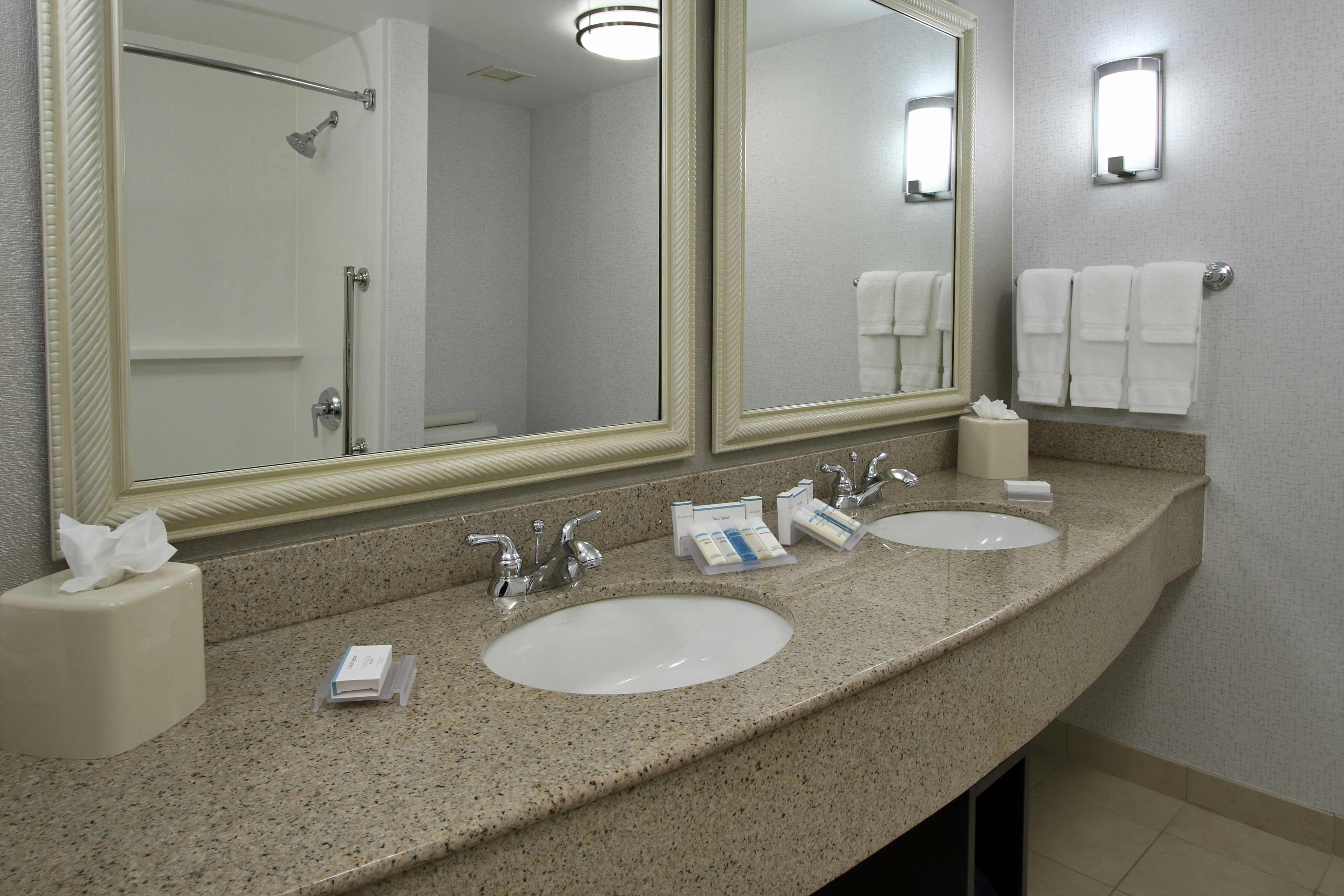 غرفة بسرير كينج، Hilton Garden Inn Sonoma County Airport 4/4