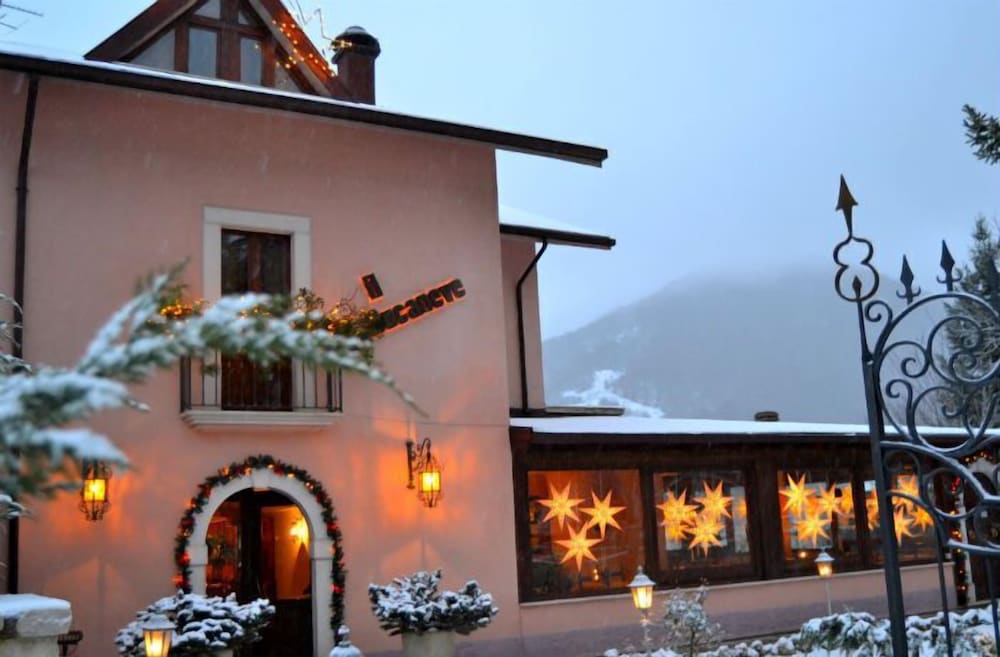Hotel Bucaneve 1/40