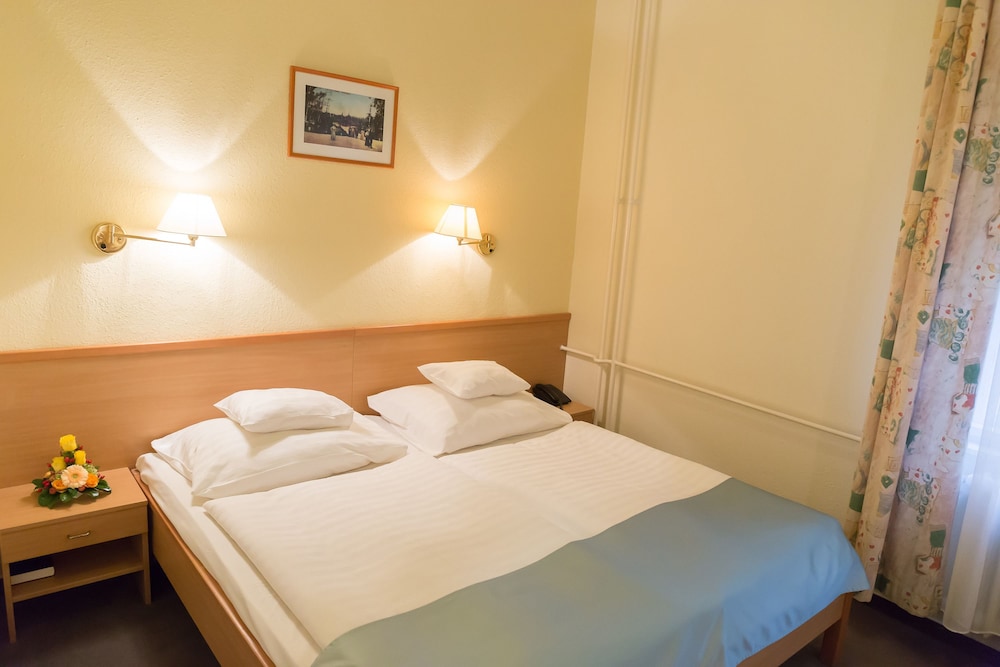 HUNGUEST HOTEL HELIOS 19/56