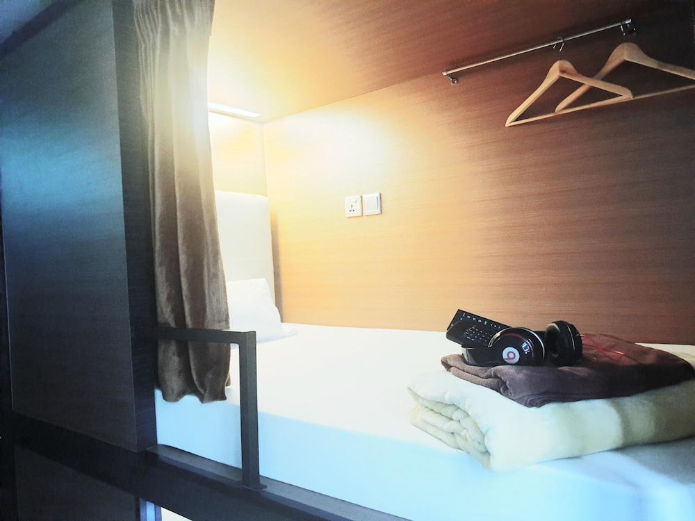 Chic Capsule Otel 4/27