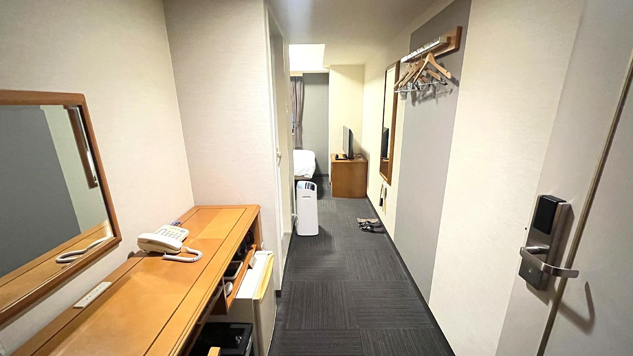 Room, Single, Next to Elevator, Smoking