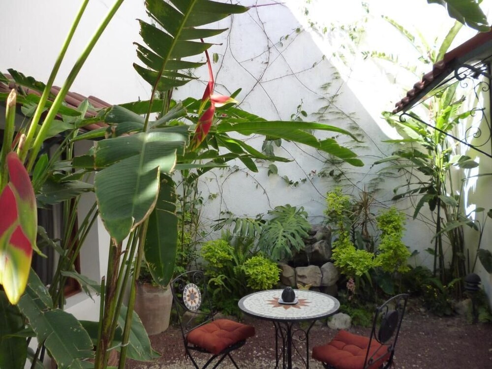 Hotel Boutique Casa los Cantaros 46/50