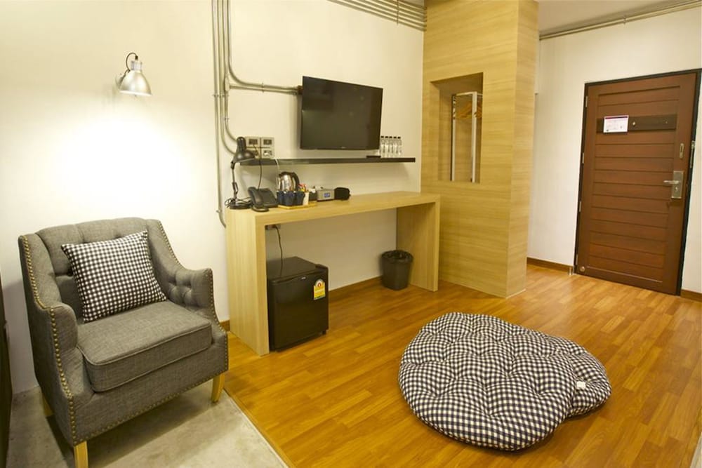 The Plug hotel at i-Biz Avenue (SHA Plus+) 40/50