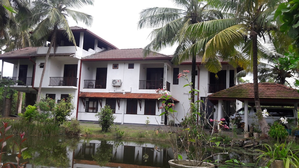 Lagoonvilla Hotel 1/16