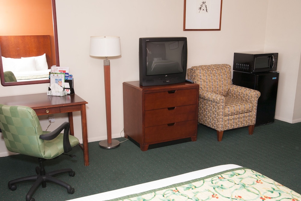 Red Carpet Inn Suites 22/23