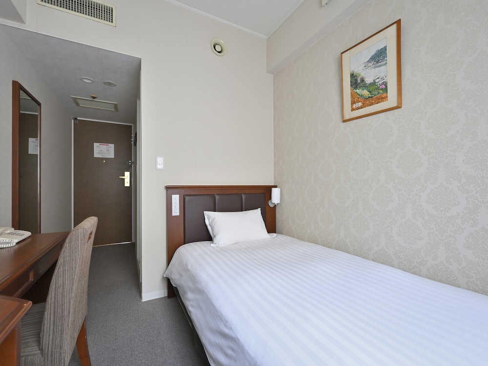 ROOM, SINGLE
